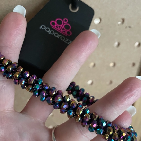 Stretch bracelet with many multicolored oil spill beads. - Picture 2 of 3